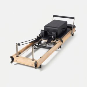 Reformer Pilates pliant chêne pieds noirs – studio professionnel